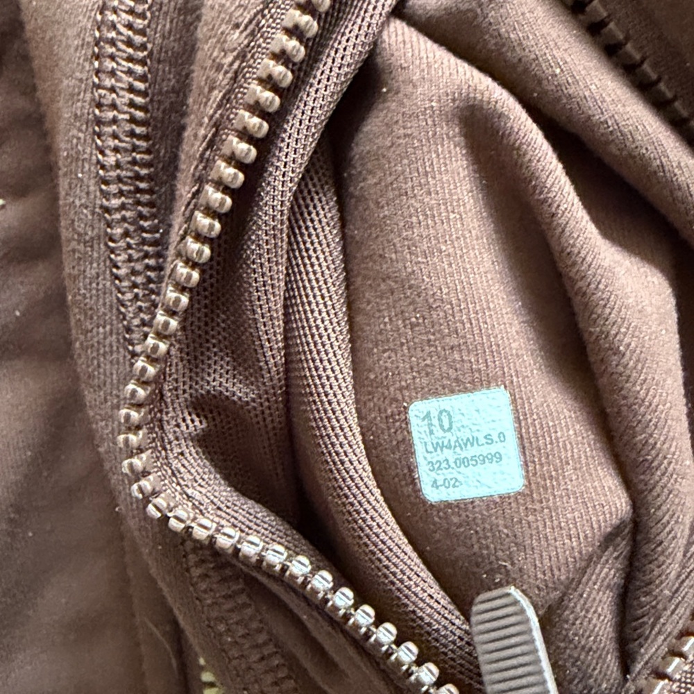 NWOT. Womens lululemon full zip jacket - Picture 6 of 6